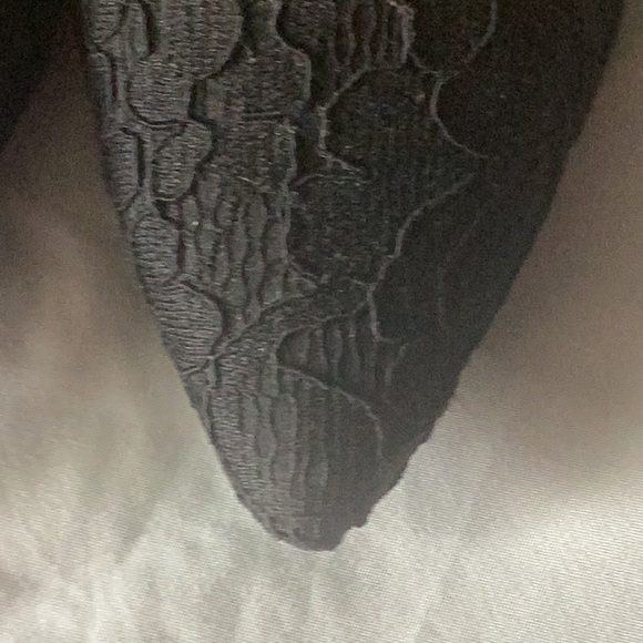 Classic Black zipper back Lace pump by Anne Kline.  Perfect for office - Picture 2 of 6